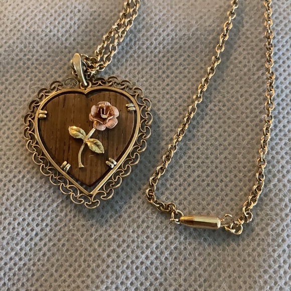 💕 Two toned Rose on a Wood Heart - Picture 3 of 4